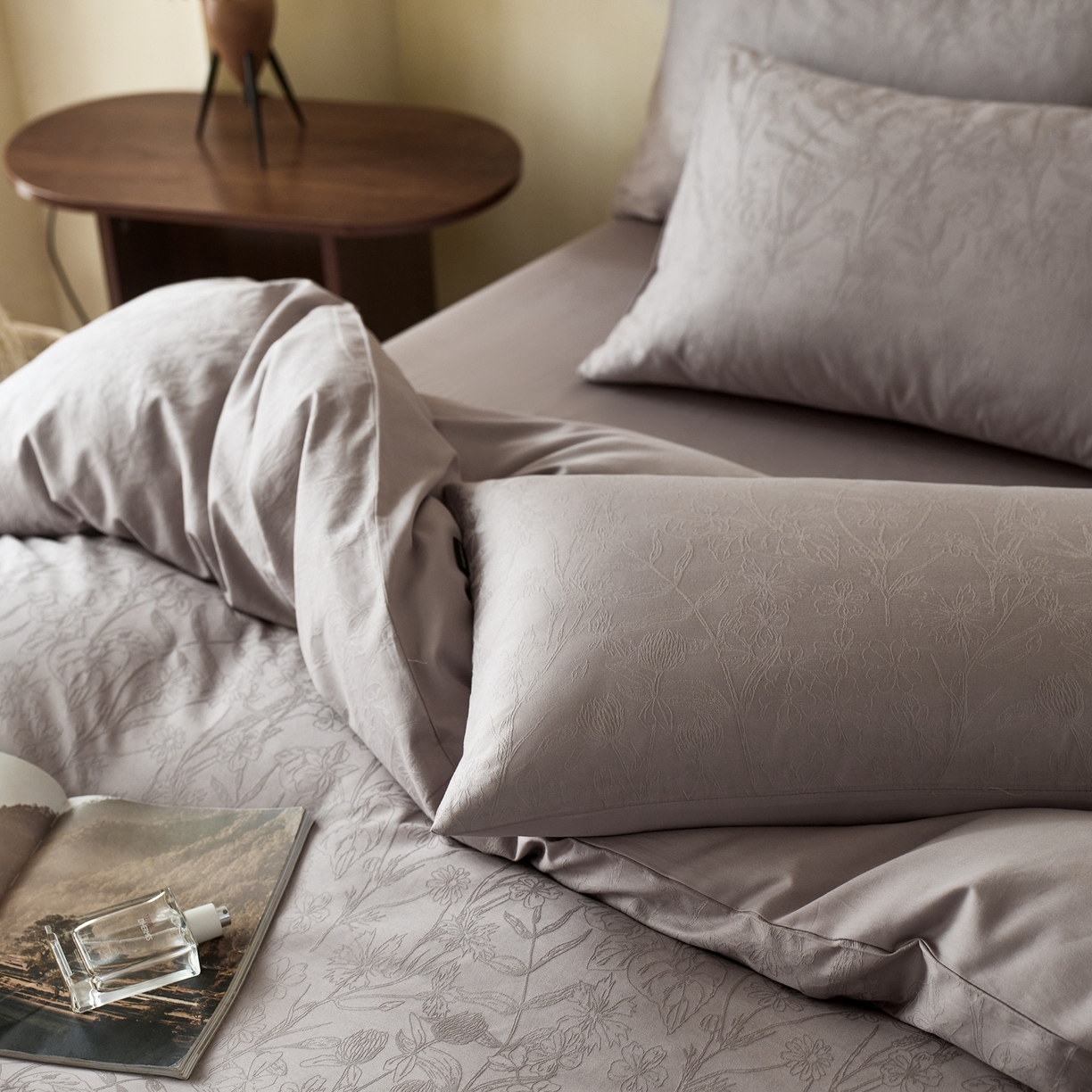 91家纺网 家纺一手货源 找家纺 亿梵家居 2026新款100支长绒棉纯棉厚织大提花四件套 缦莎-可可棕