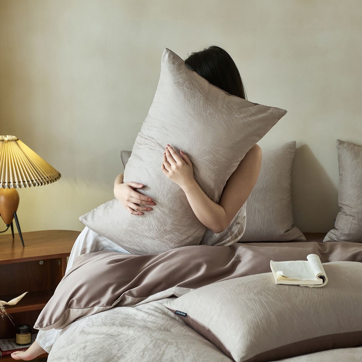 91家纺网 家纺一手货源 找家纺 亿梵家居 2026新款100支长绒棉纯棉厚织大提花四件套 西西里-奶茶