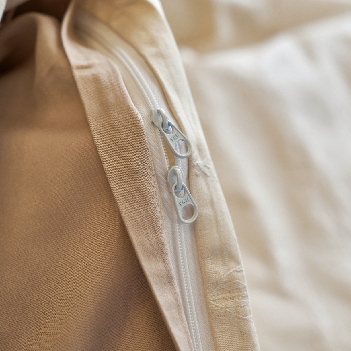 91家纺网 家纺一手货源 找家纺 亿梵家居 2026新款100支长绒棉纯棉厚织大提花四件套 秘境-浅奶咖