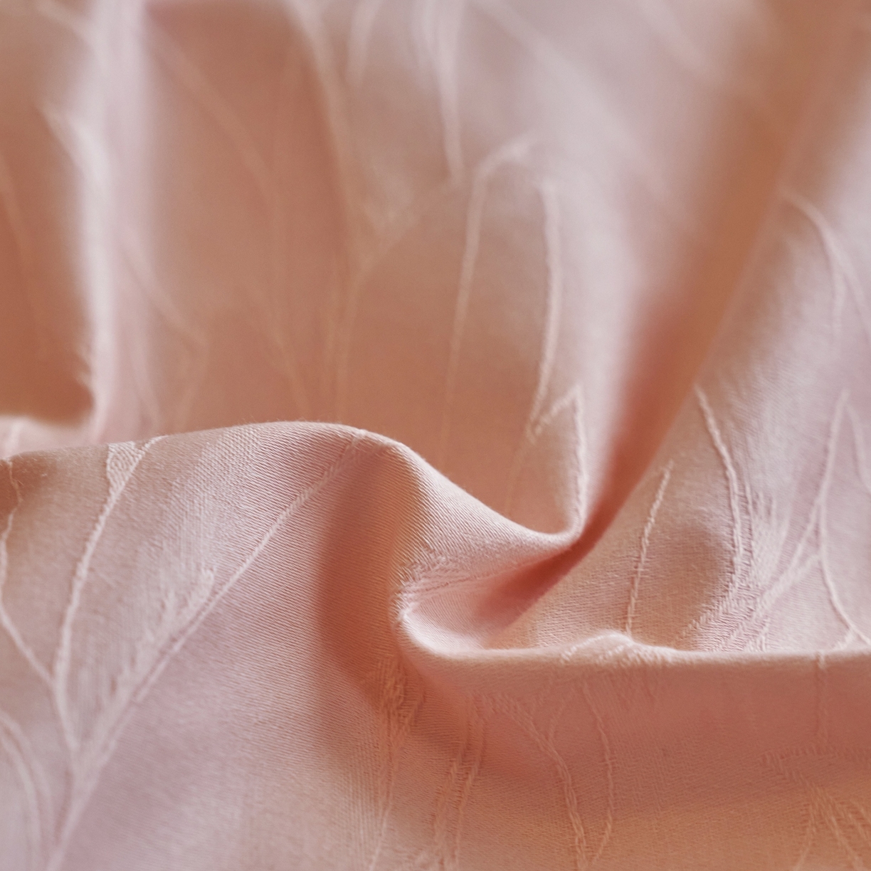 91家纺网 家纺一手货源 找家纺 亿梵家居 2026新款100支长绒棉纯棉厚织大提花四件套 芊芊花语-海棠粉