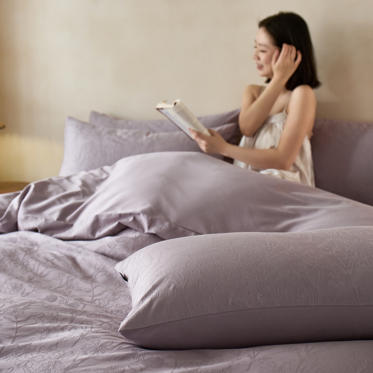 91家纺网 家纺一手货源 找家纺 亿梵家居 2026新款100支长绒棉纯棉厚织大提花四件套 缦莎-柔烟紫