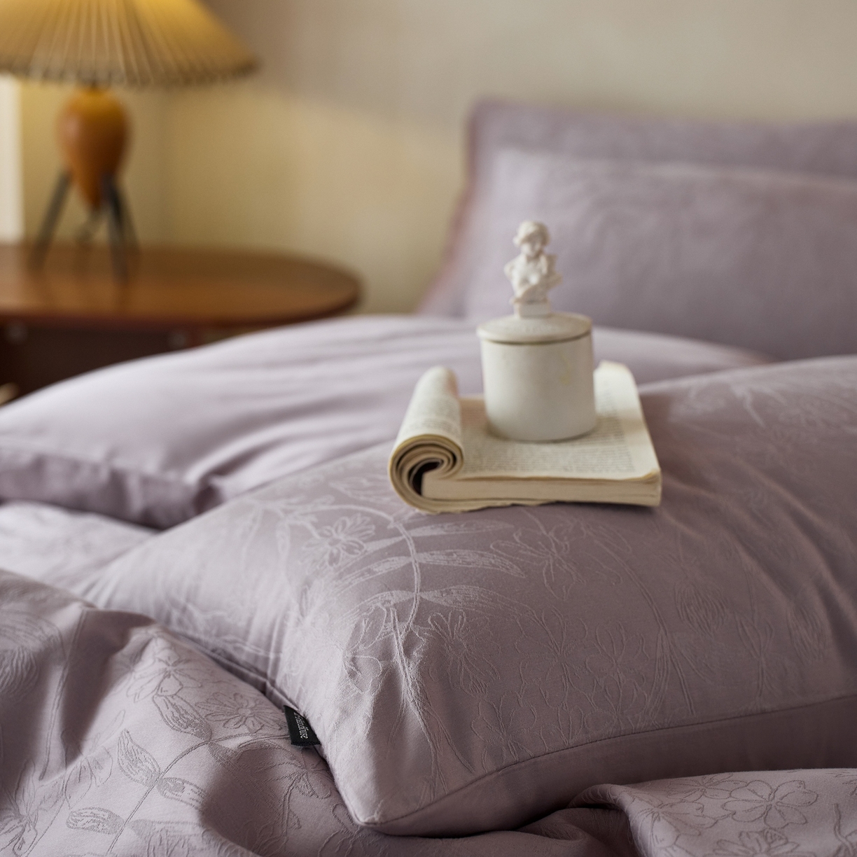 91家纺网 家纺一手货源 找家纺 亿梵家居 2026新款100支长绒棉纯棉厚织大提花四件套 缦莎-柔烟紫