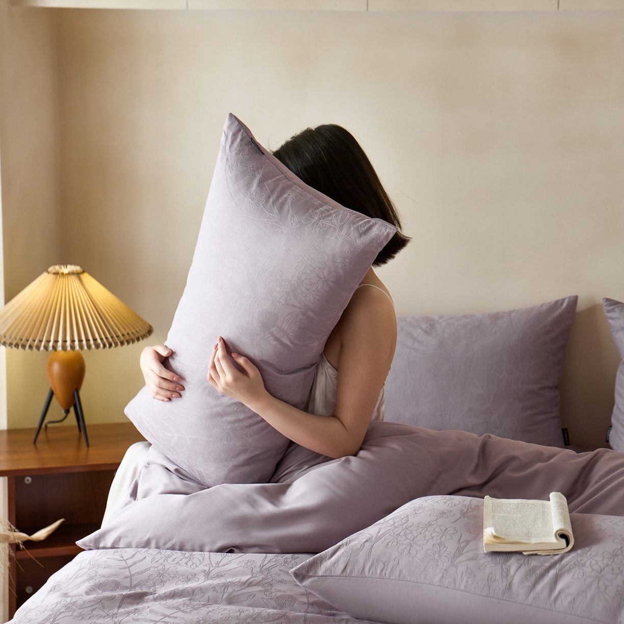 91家纺网 家纺一手货源 找家纺 亿梵家居 2026新款100支长绒棉纯棉厚织大提花四件套 缦莎-柔烟紫