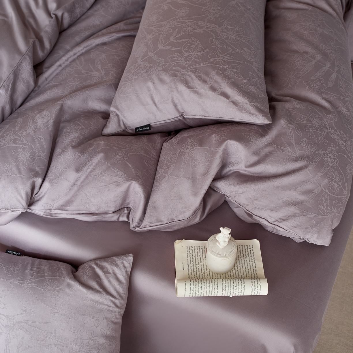 91家纺网 家纺一手货源 找家纺 亿梵家居 2026新款100支长绒棉纯棉厚织大提花四件套 缦莎-柔烟紫