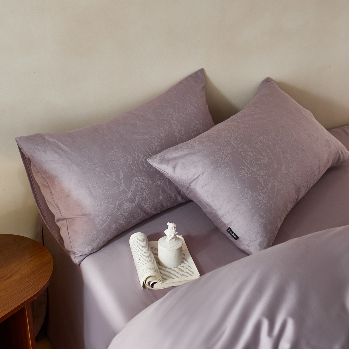 91家纺网 家纺一手货源 找家纺 亿梵家居 2026新款100支长绒棉纯棉厚织大提花四件套 缦莎-柔烟紫