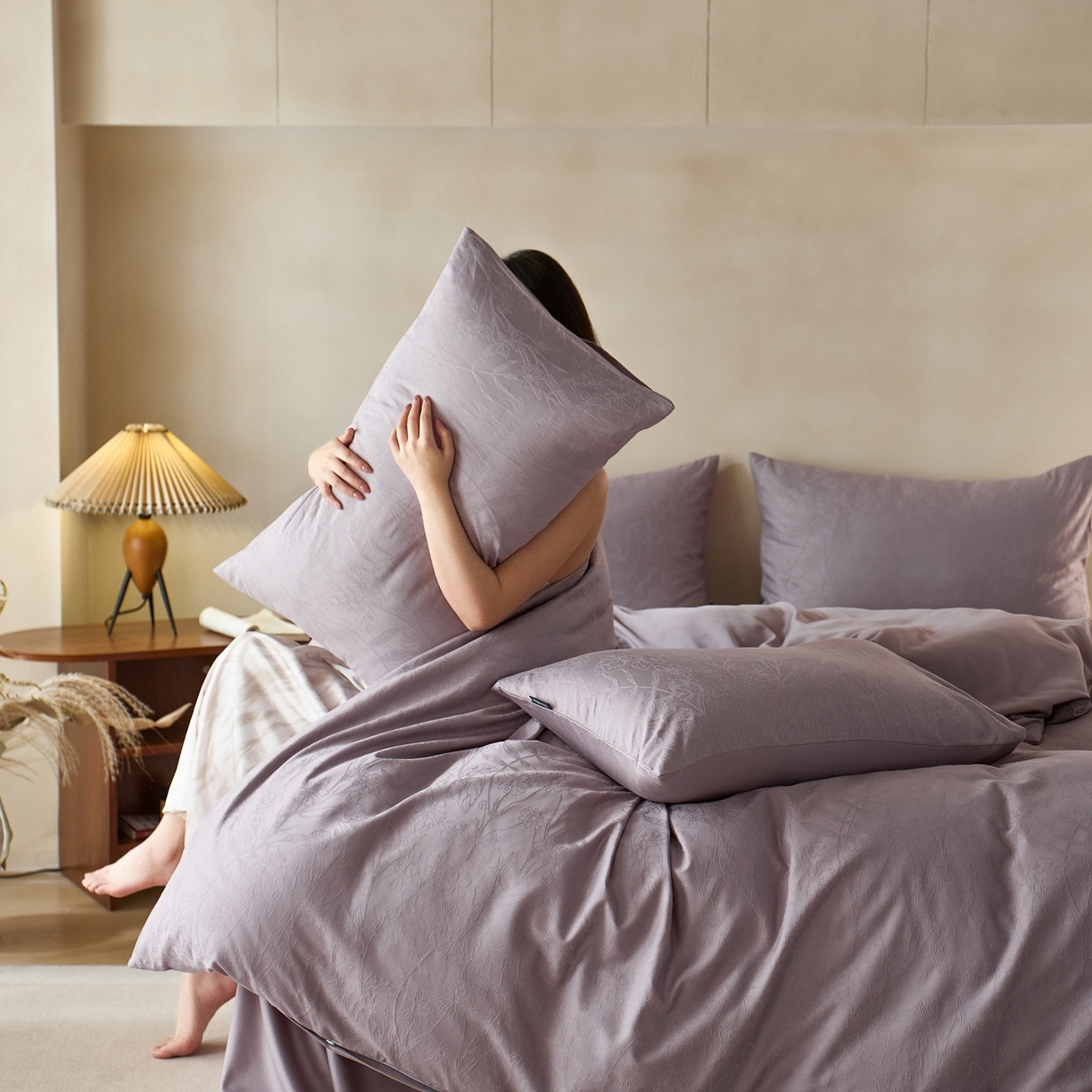 91家纺网 家纺一手货源 找家纺 亿梵家居 2026新款100支长绒棉纯棉厚织大提花四件套 缦莎-柔烟紫