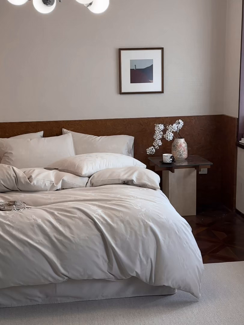 91家纺网 家纺一手货源 找家纺 亿梵家居 2026新款100支长绒棉纯棉厚织大提花四件套 安缦春也-浅杏