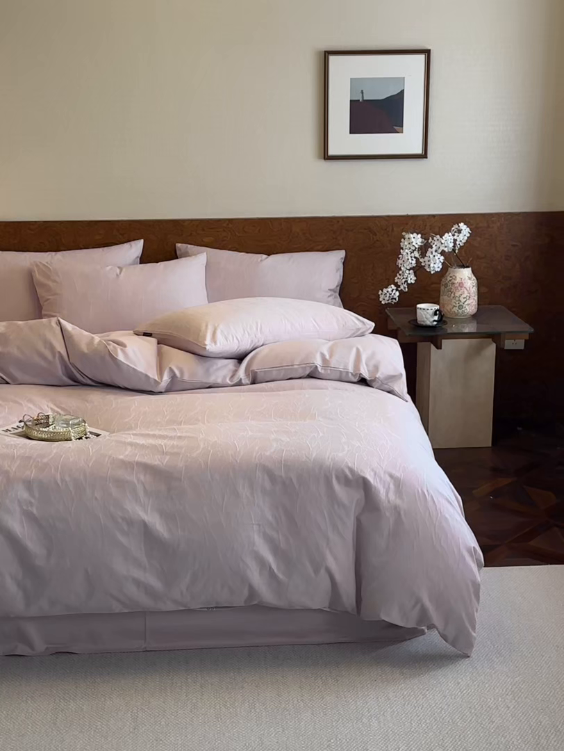 91家纺网 家纺一手货源 找家纺 亿梵家居 2026新款100支长绒棉纯棉厚织大提花四件套 芊芊花语-星黛紫