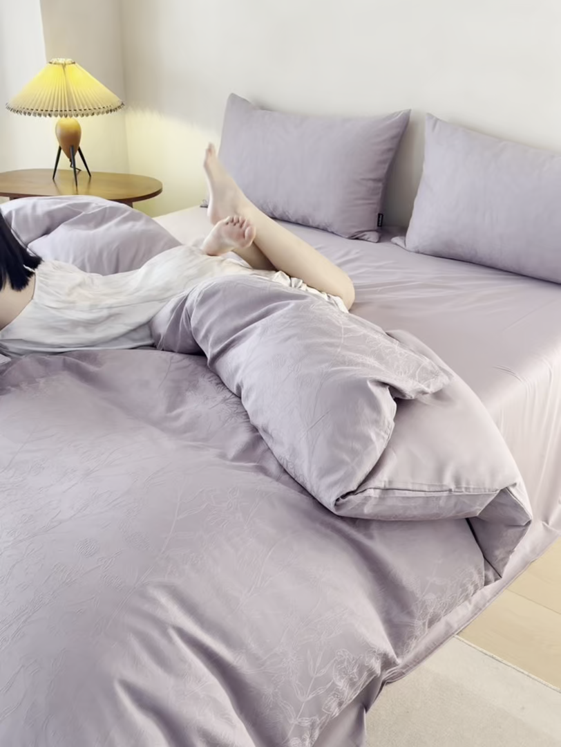 91家纺网 家纺一手货源 找家纺 亿梵家居 2026新款100支长绒棉纯棉厚织大提花四件套 缦莎-柔烟紫
