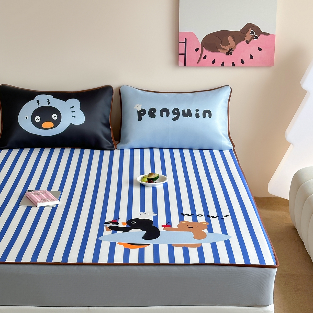 91家纺网 家纺一手货源 找家纺 桃喜 2026新款数码印花冰纤维牛奶丝凉席 冲浪企鹅