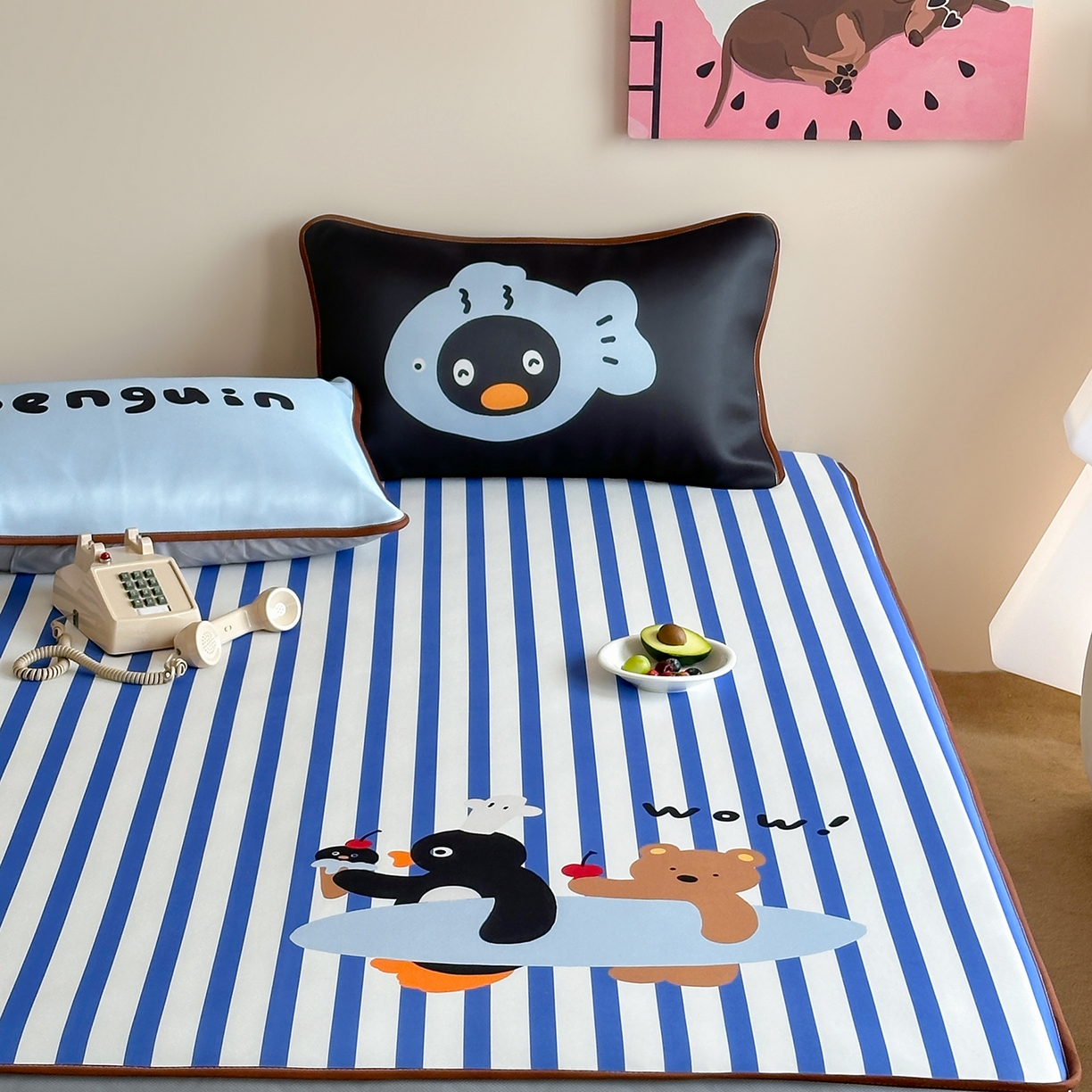 91家纺网 家纺一手货源 找家纺 桃喜 2026新款数码印花冰纤维牛奶丝凉席 冲浪企鹅