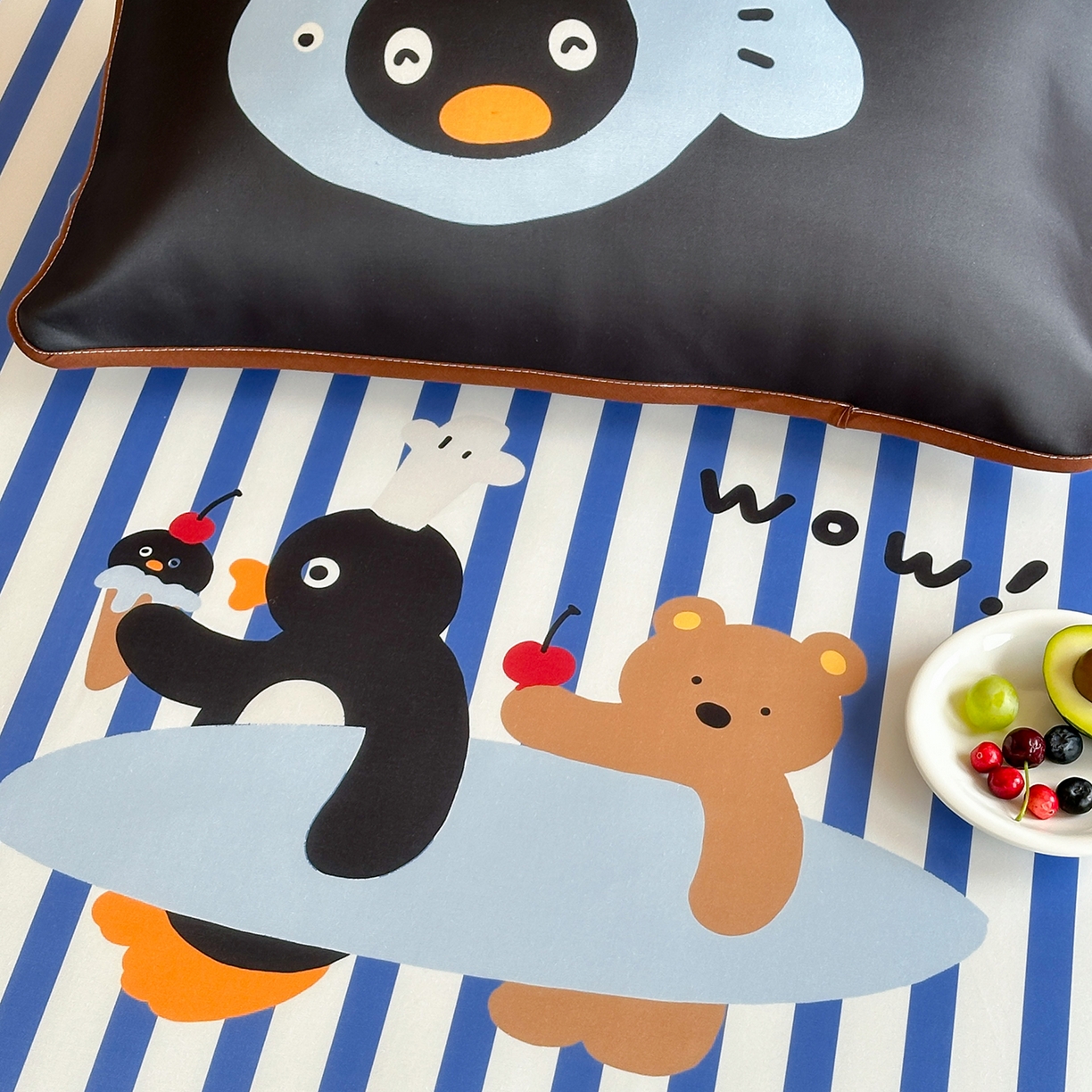 91家纺网 家纺一手货源 找家纺 桃喜 2026新款数码印花冰纤维牛奶丝凉席 冲浪企鹅