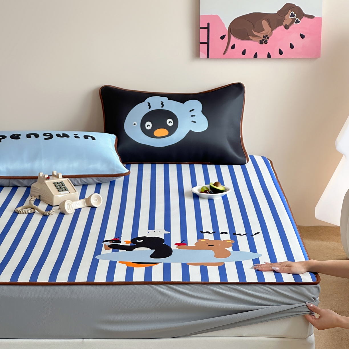 91家纺网 家纺一手货源 找家纺 桃喜 2026新款数码印花冰纤维牛奶丝凉席 冲浪企鹅