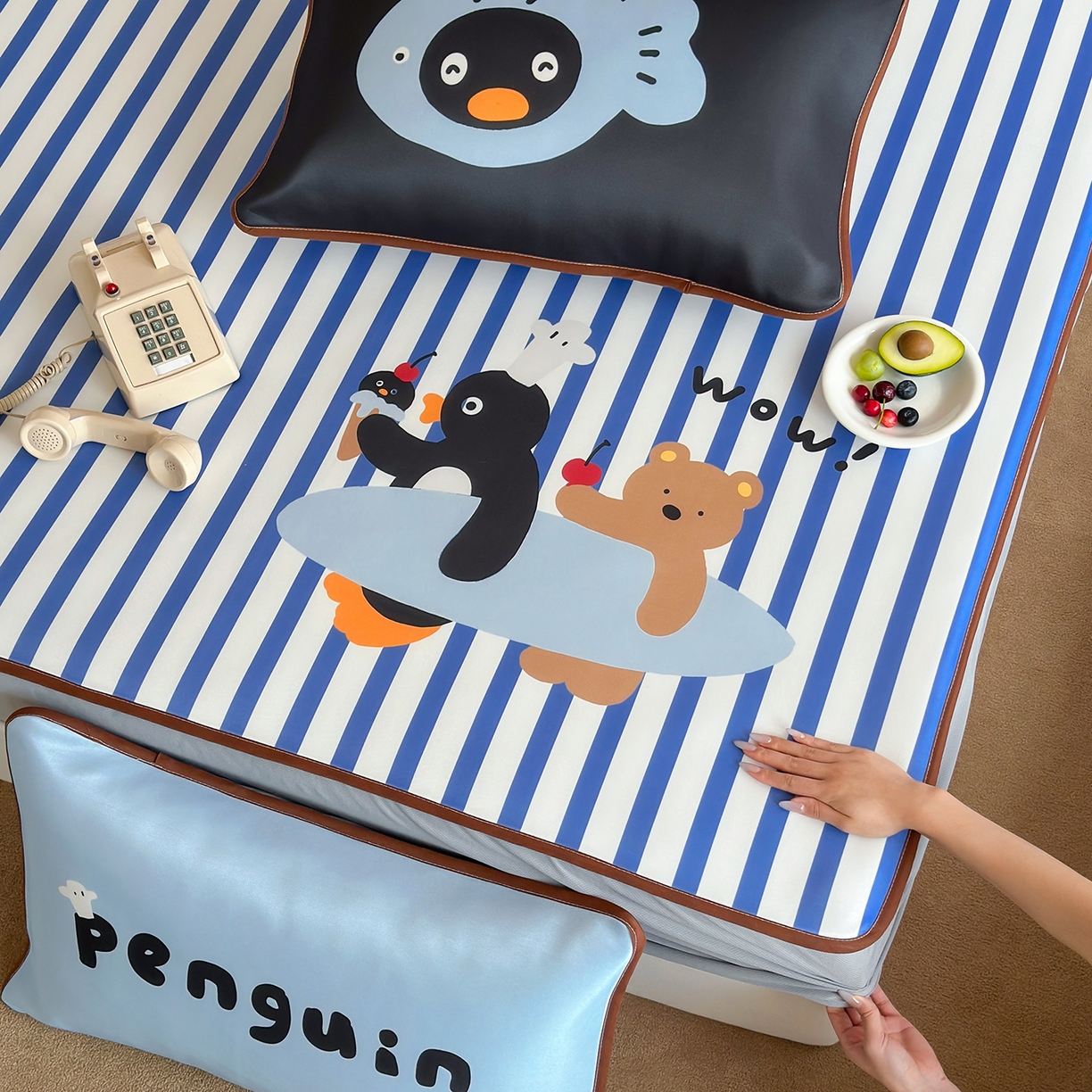 91家纺网 家纺一手货源 找家纺 桃喜 2026新款数码印花冰纤维牛奶丝凉席 冲浪企鹅