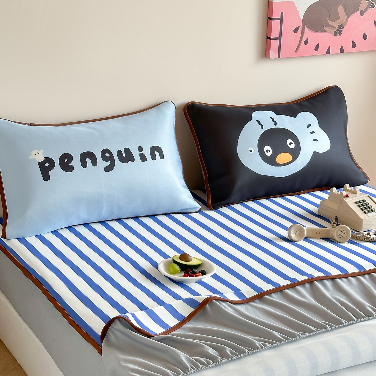 91家纺网 家纺一手货源 找家纺 桃喜 2026新款数码印花冰纤维牛奶丝凉席 冲浪企鹅