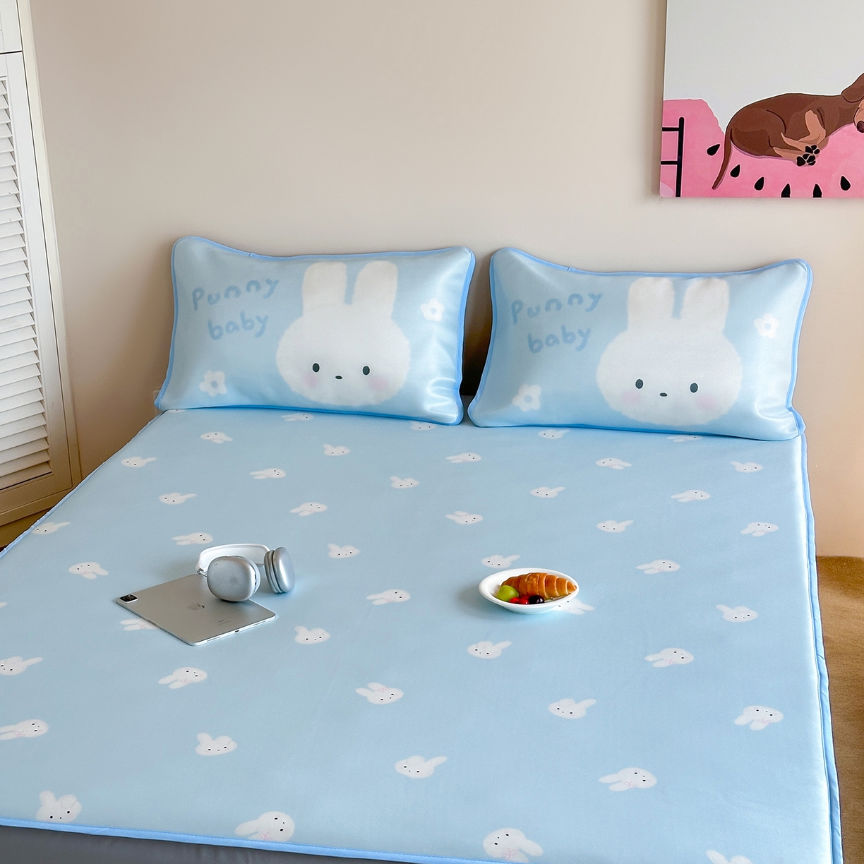 91家纺网 家纺一手货源 找家纺 桃喜 2026新款数码印花冰纤维牛奶丝凉席 海盐蓝小兔