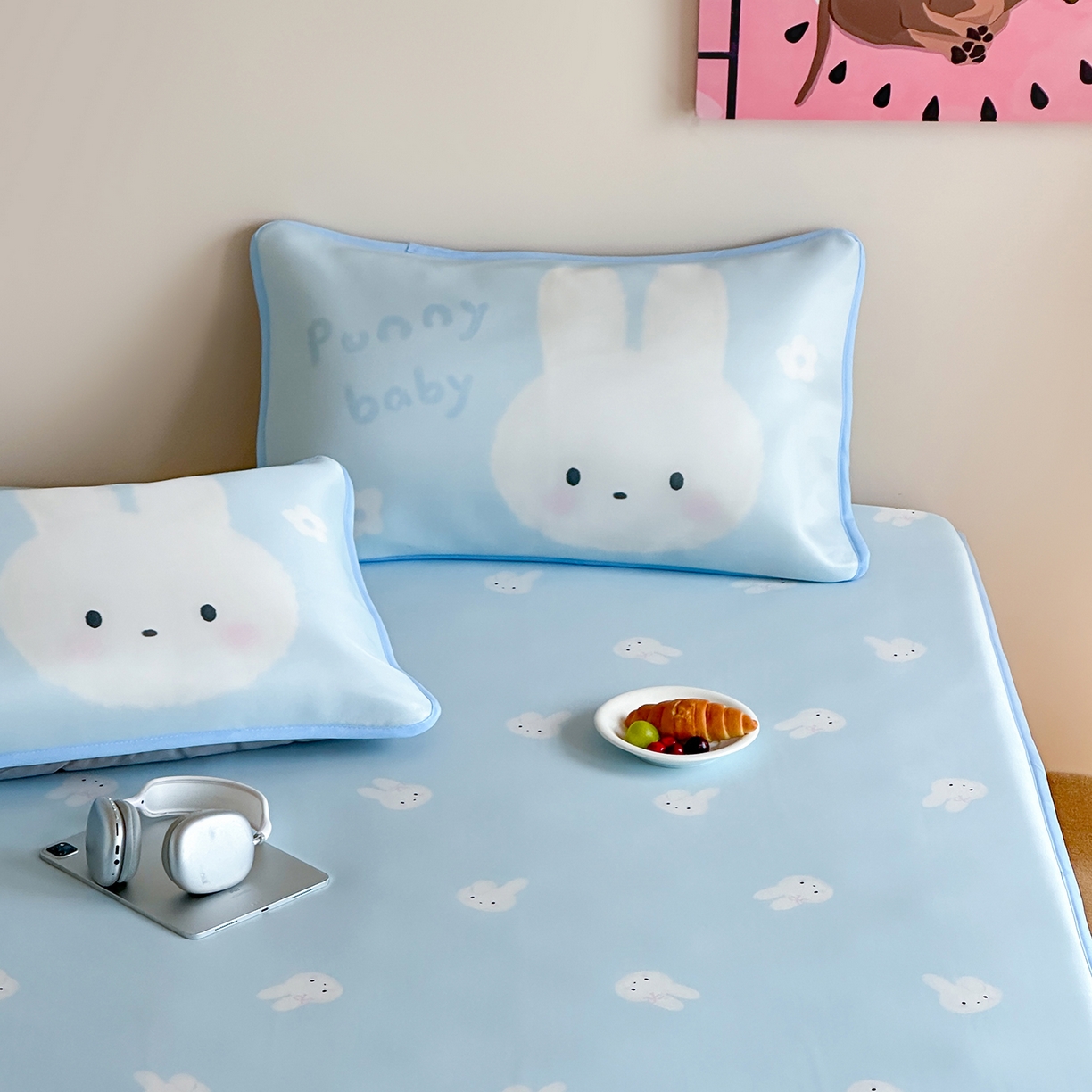 91家纺网 家纺一手货源 找家纺 桃喜 2026新款数码印花冰纤维牛奶丝凉席 海盐蓝小兔