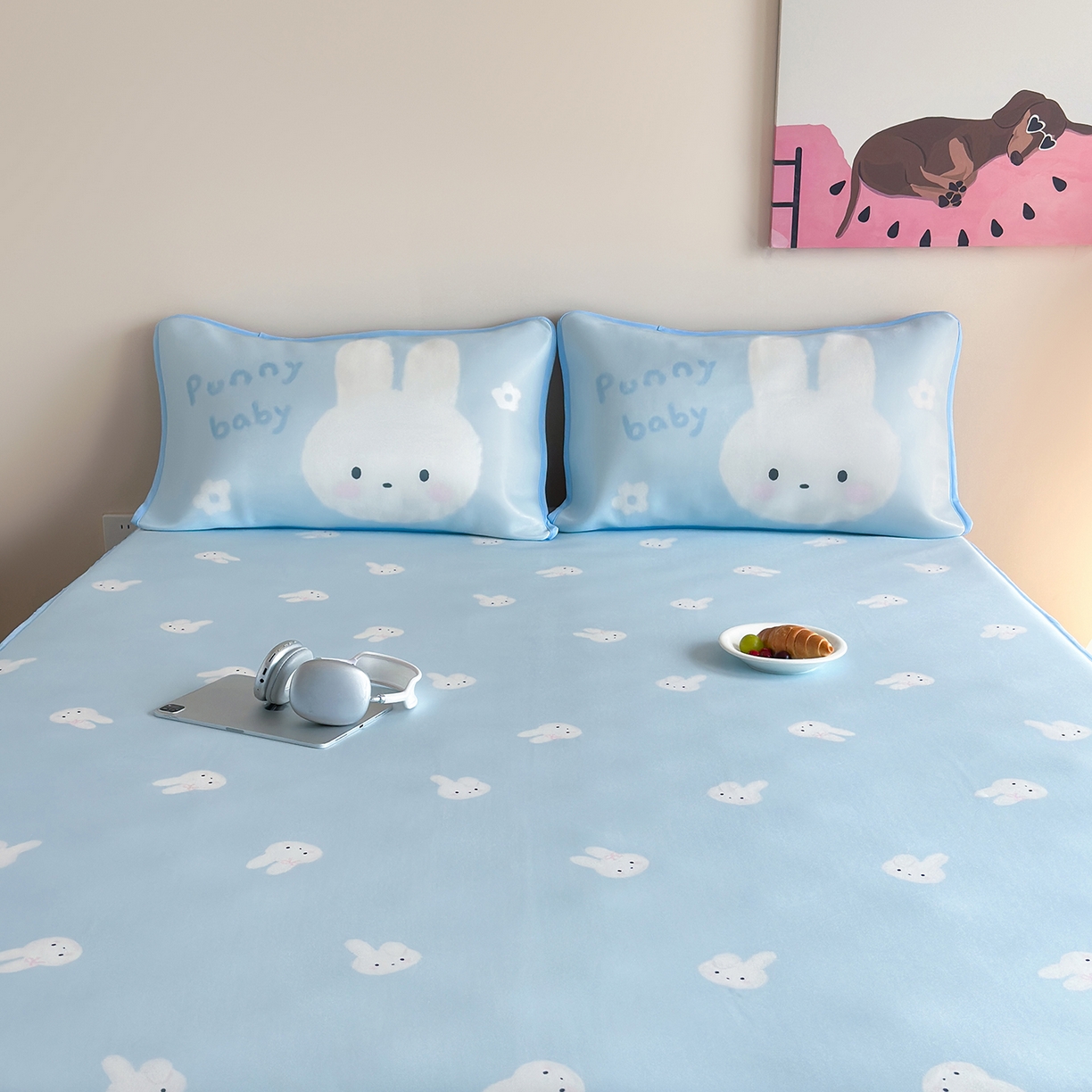 91家纺网 家纺一手货源 找家纺 桃喜 2026新款数码印花冰纤维牛奶丝凉席 海盐蓝小兔