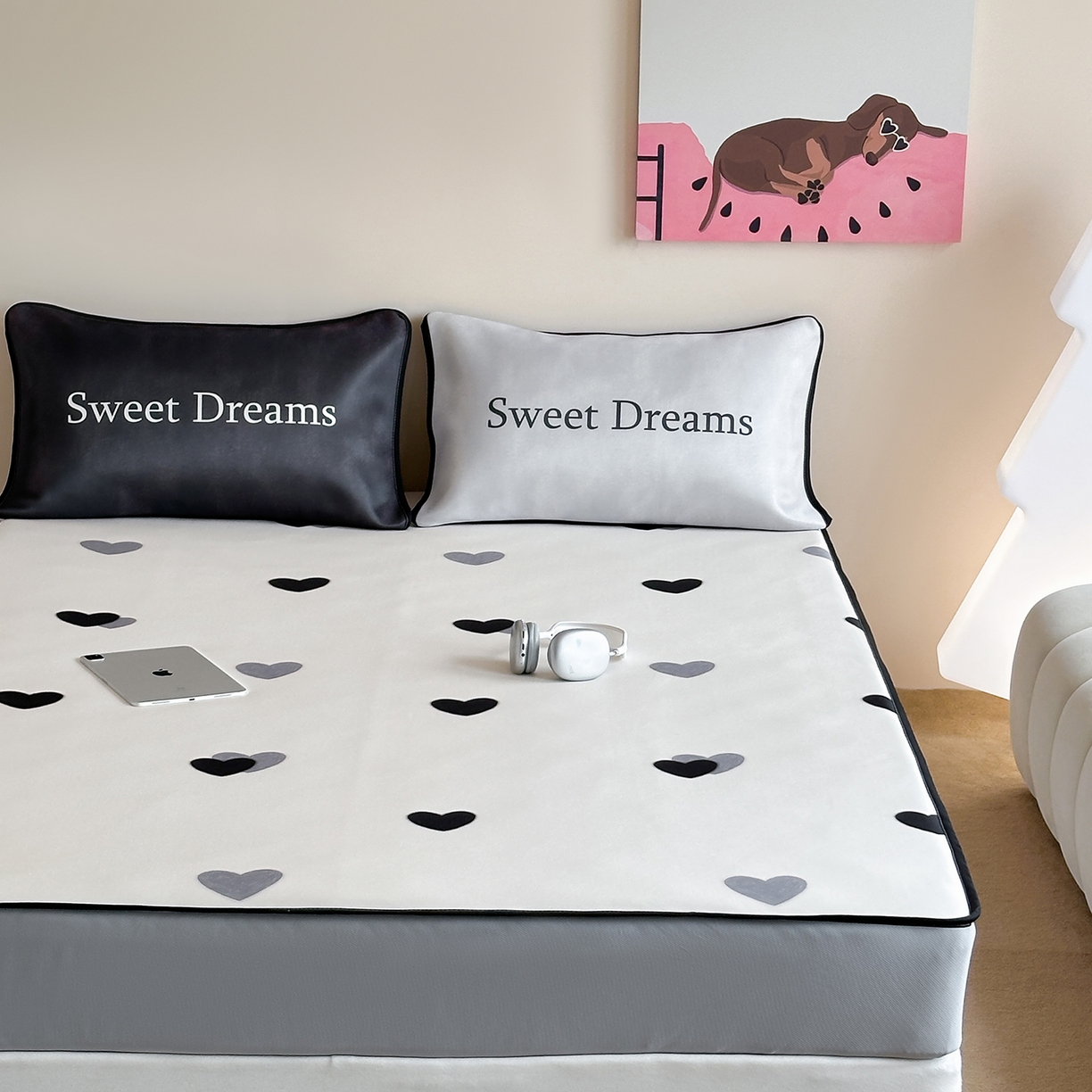 91家纺网 家纺一手货源 找家纺 桃喜 2026新款数码印花冰纤维牛奶丝凉席 灰调甜心