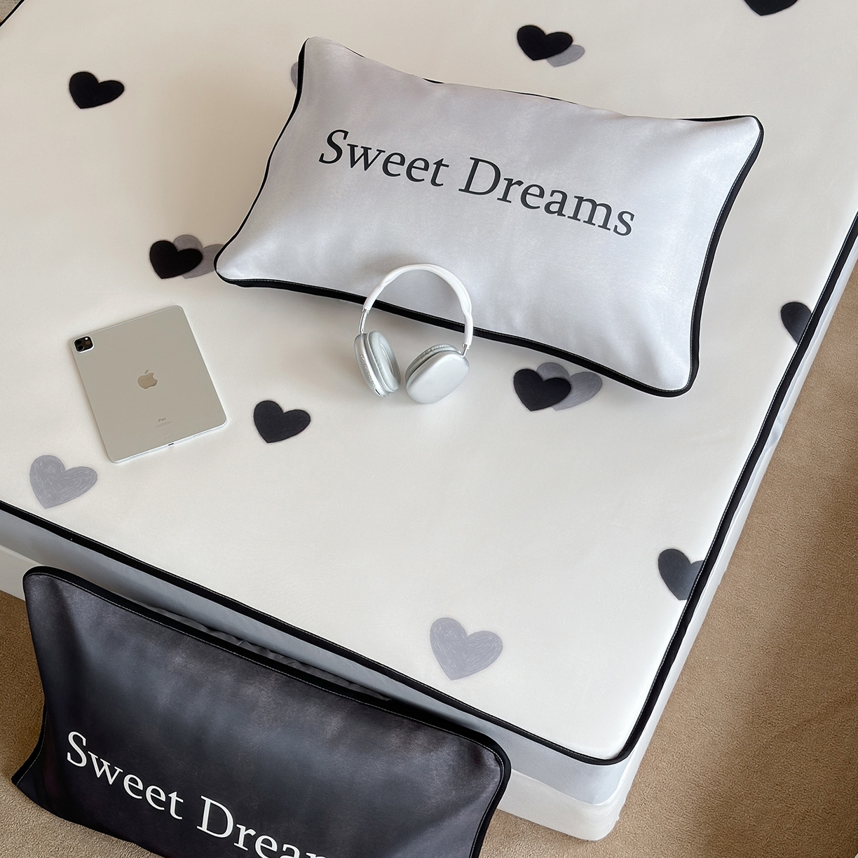 91家纺网 家纺一手货源 找家纺 桃喜 2026新款数码印花冰纤维牛奶丝凉席 灰调甜心