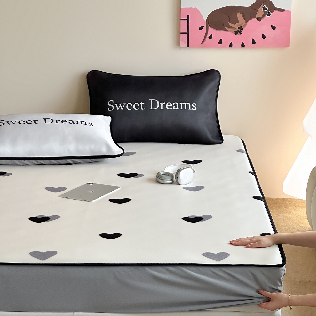 91家纺网 家纺一手货源 找家纺 桃喜 2026新款数码印花冰纤维牛奶丝凉席 灰调甜心