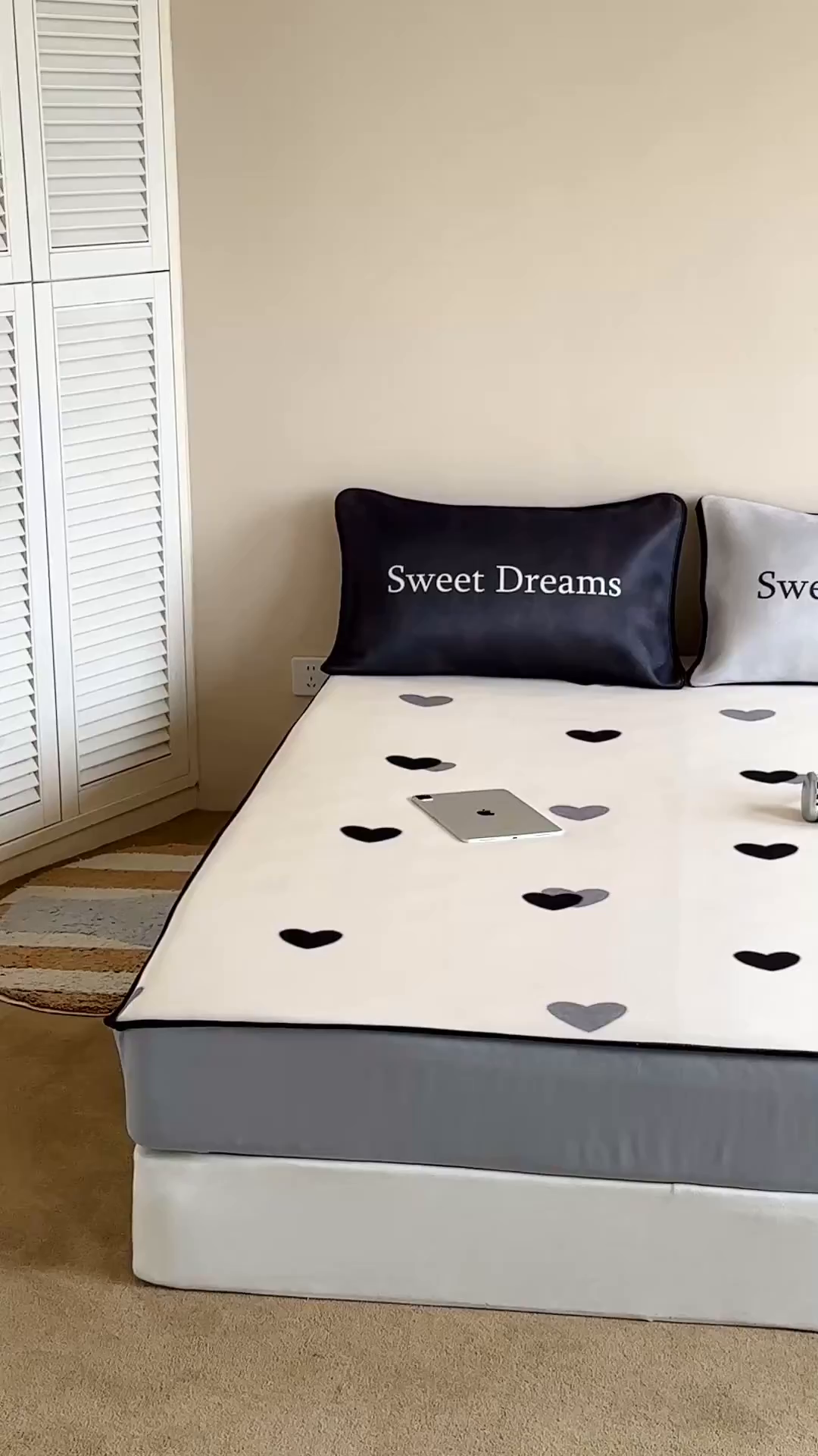 91家纺网 家纺一手货源 找家纺 桃喜 2026新款数码印花冰纤维牛奶丝凉席 灰调甜心