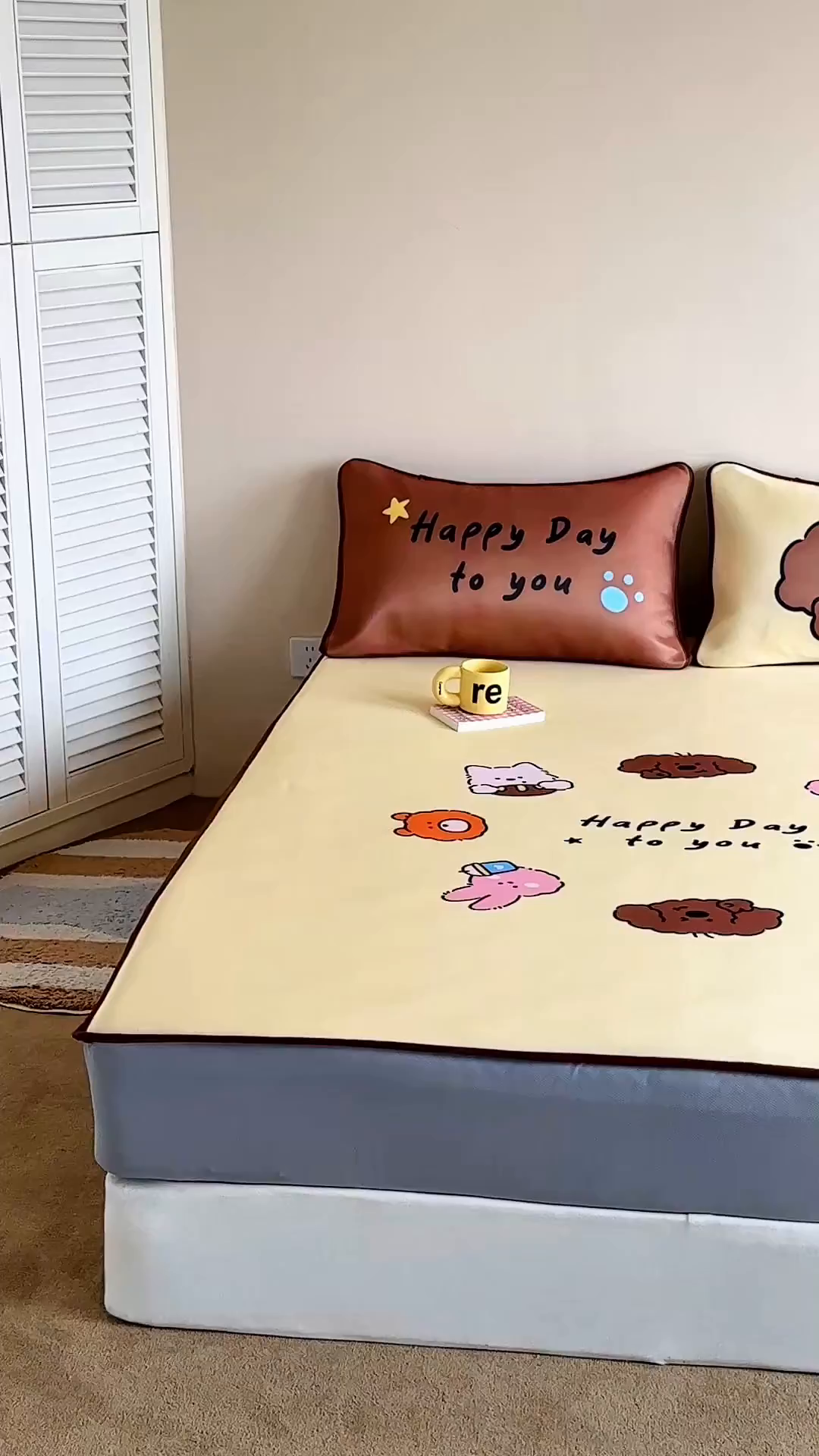 91家纺网 家纺一手货源 找家纺 桃喜 2026新款数码印花冰纤维牛奶丝凉席 卷毛狗勾的夏天