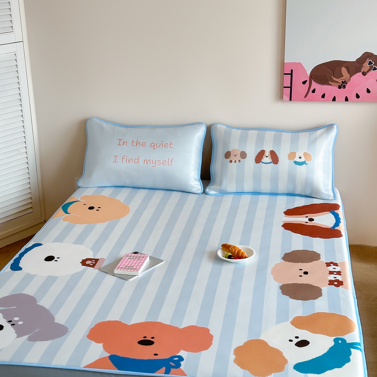 91家纺网 家纺一手货源 找家纺 桃喜 2026新款数码印花冰纤维牛奶丝凉席 蓝条软萌小狗