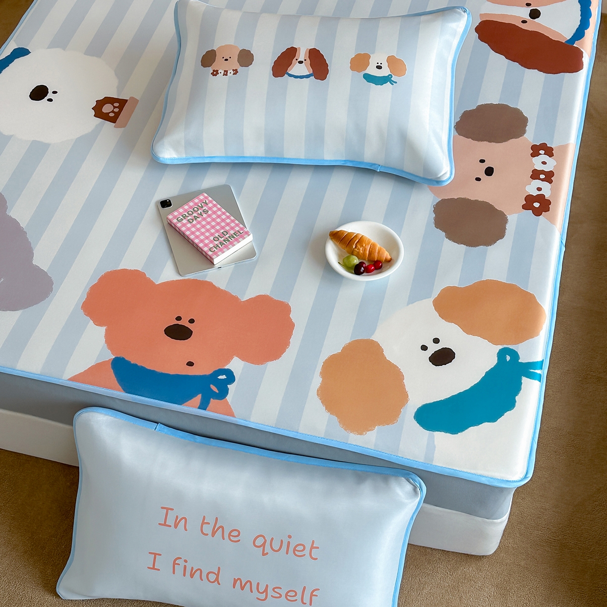 91家纺网 家纺一手货源 找家纺 桃喜 2026新款数码印花冰纤维牛奶丝凉席 蓝条软萌小狗