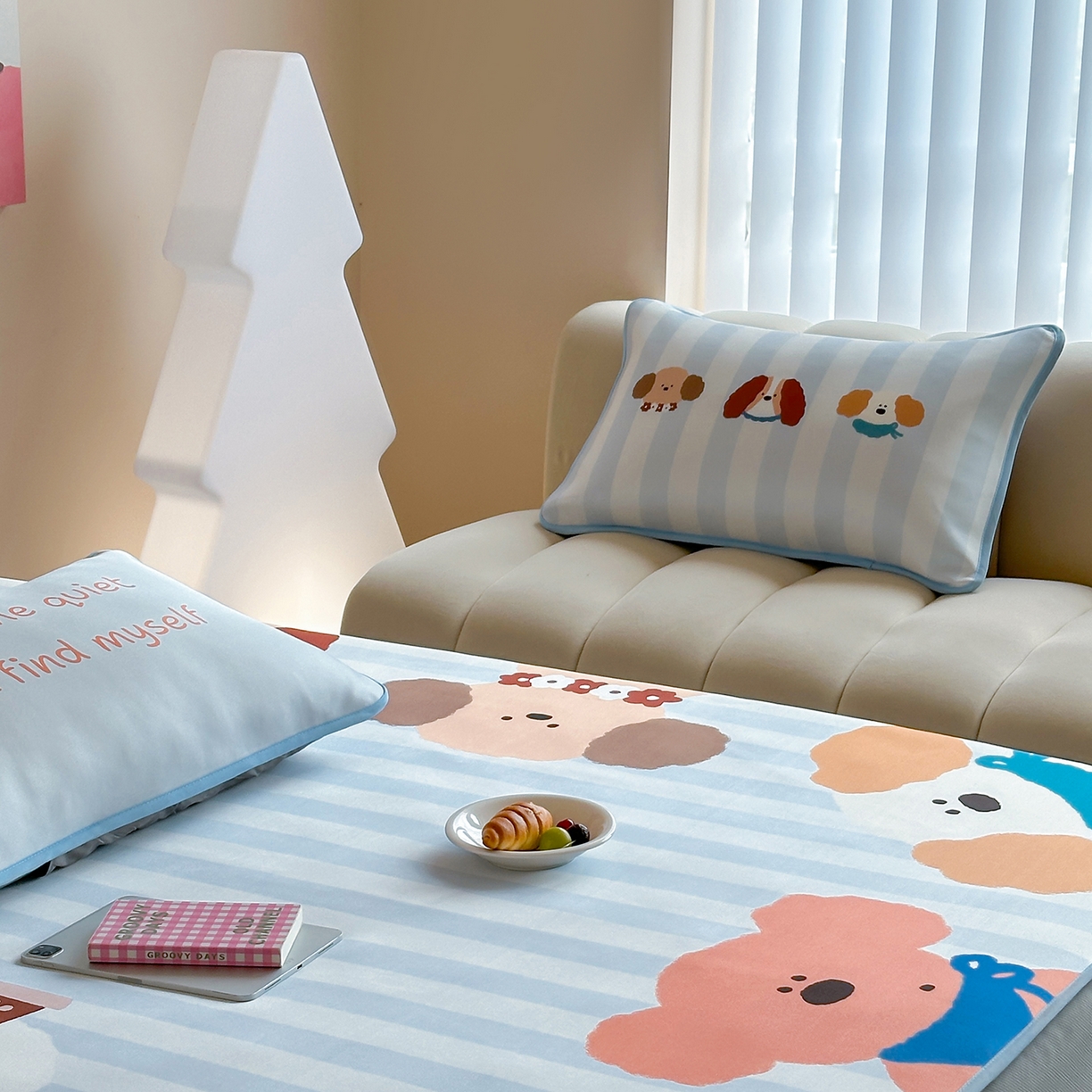 91家纺网 家纺一手货源 找家纺 桃喜 2026新款数码印花冰纤维牛奶丝凉席 蓝条软萌小狗