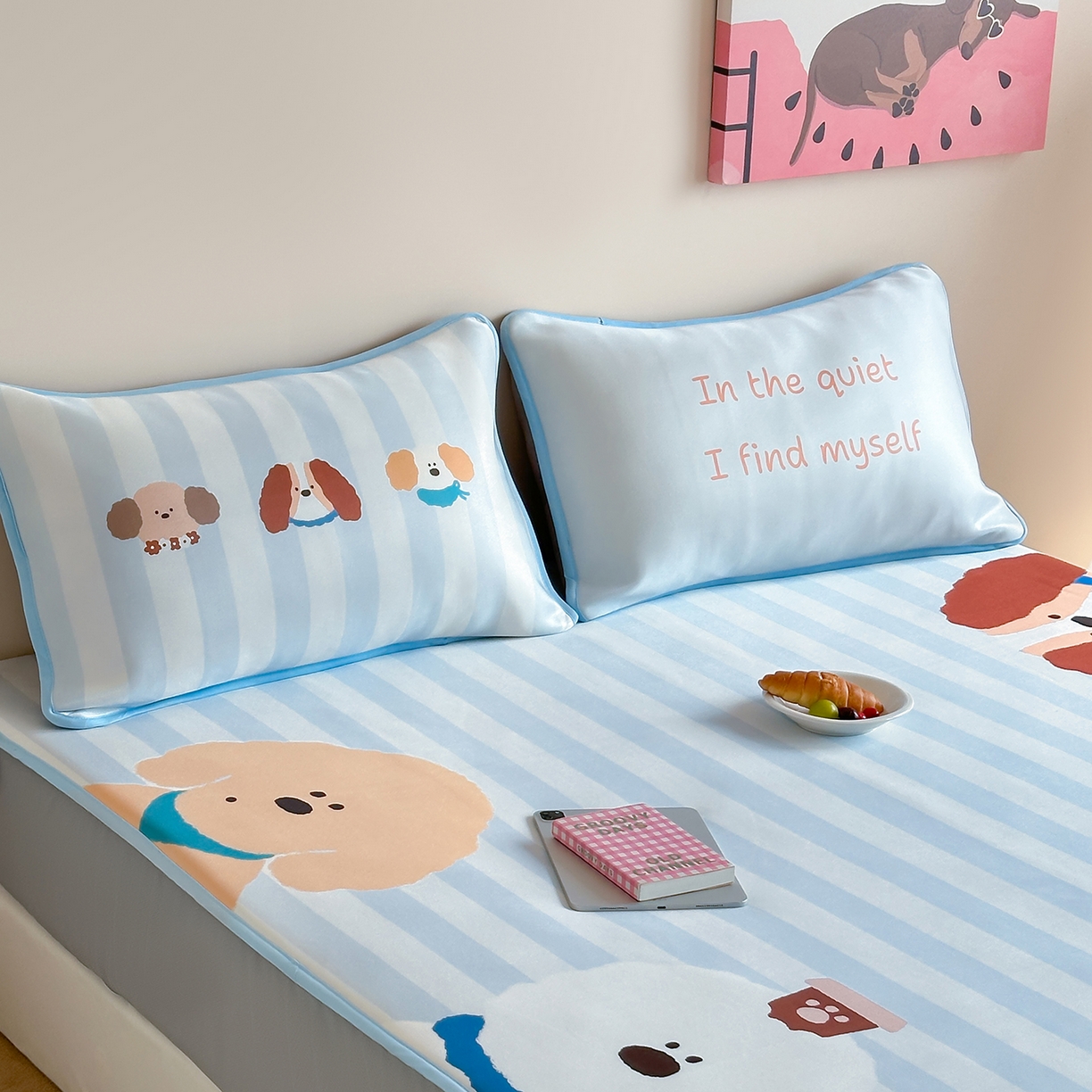 91家纺网 家纺一手货源 找家纺 桃喜 2026新款数码印花冰纤维牛奶丝凉席 蓝条软萌小狗