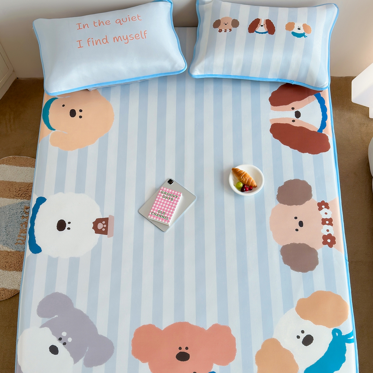 91家纺网 家纺一手货源 找家纺 桃喜 2026新款数码印花冰纤维牛奶丝凉席 蓝条软萌小狗