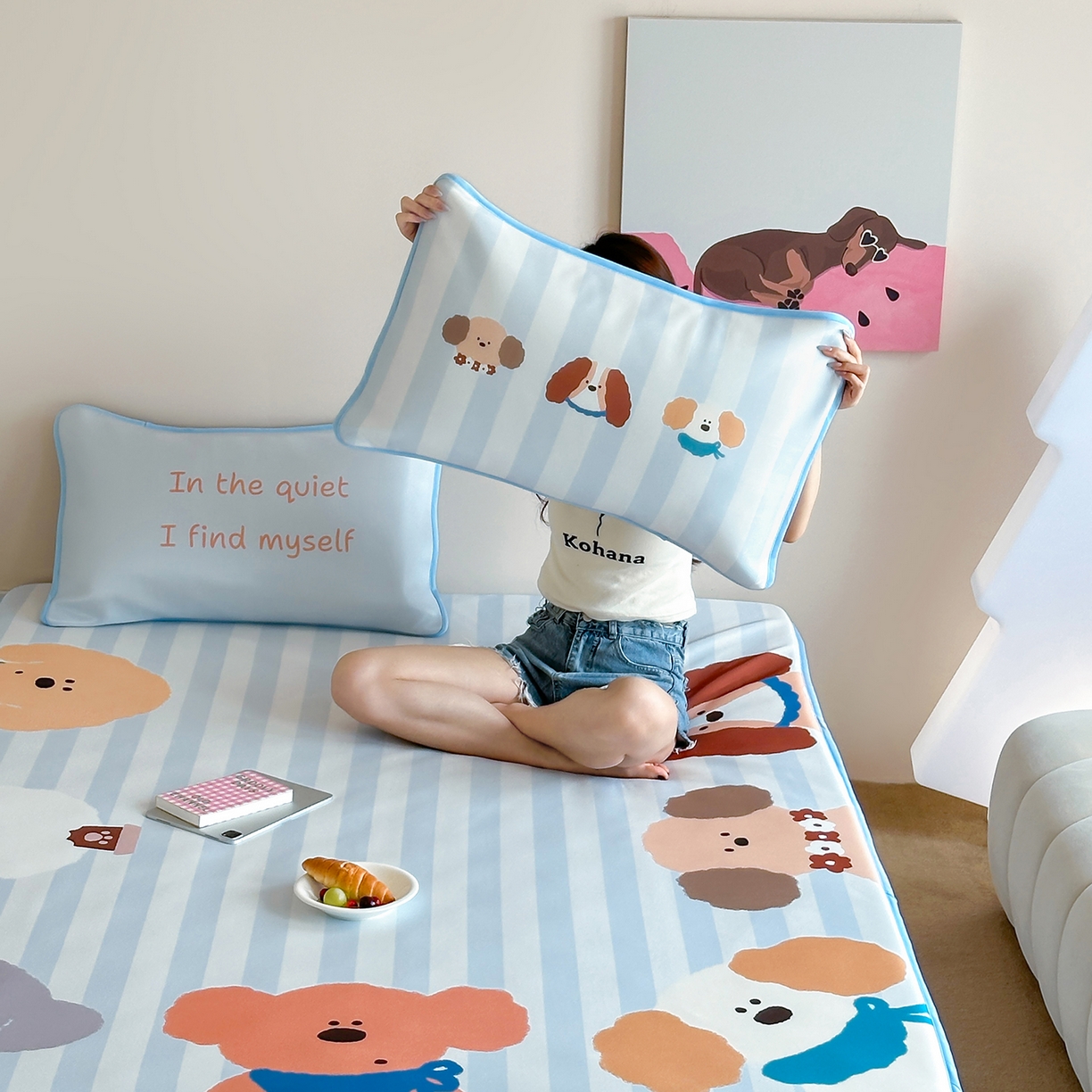 91家纺网 家纺一手货源 找家纺 桃喜 2026新款数码印花冰纤维牛奶丝凉席 蓝条软萌小狗