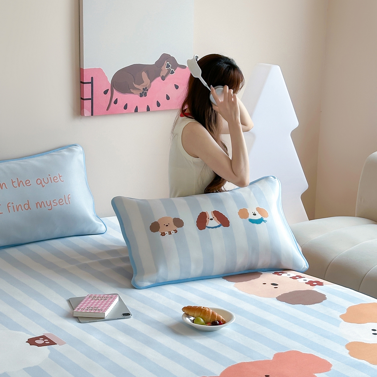 91家纺网 家纺一手货源 找家纺 桃喜 2026新款数码印花冰纤维牛奶丝凉席 蓝条软萌小狗