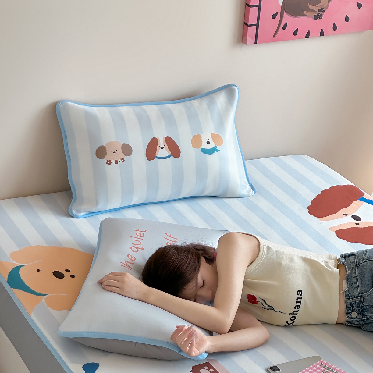 91家纺网 家纺一手货源 找家纺 桃喜 2026新款数码印花冰纤维牛奶丝凉席 蓝条软萌小狗