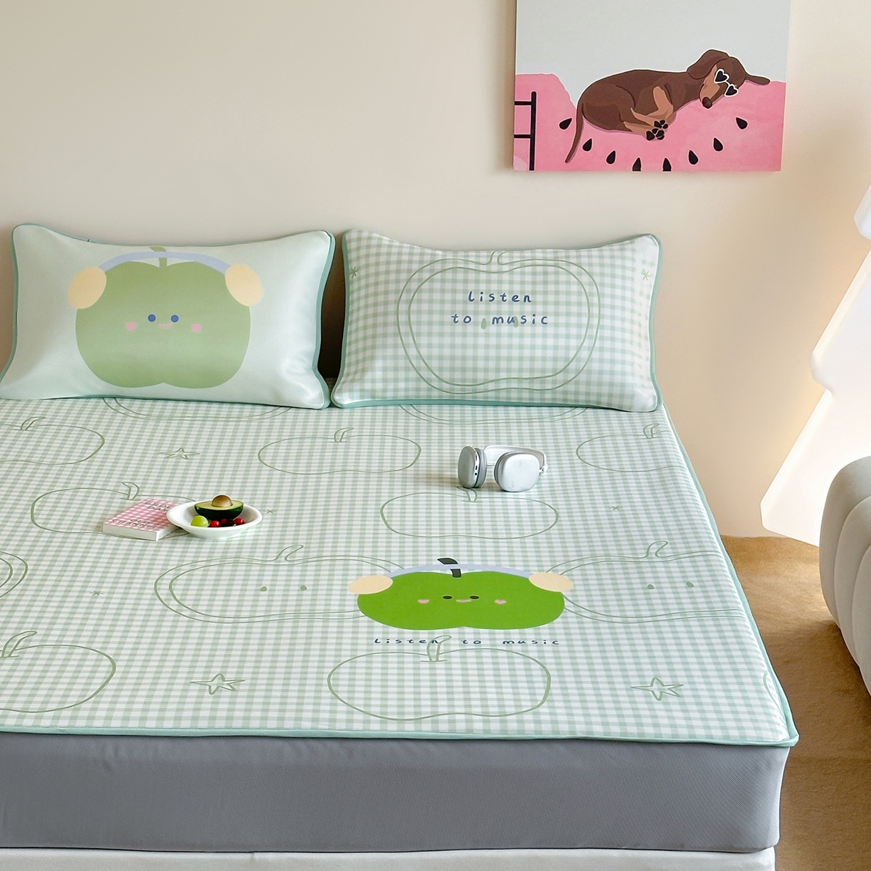 91家纺网 家纺一手货源 找家纺 桃喜 2026新款数码印花冰纤维牛奶丝凉席 绿格苹果