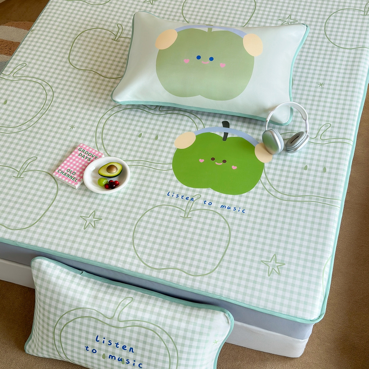 91家纺网 家纺一手货源 找家纺 桃喜 2026新款数码印花冰纤维牛奶丝凉席 绿格苹果