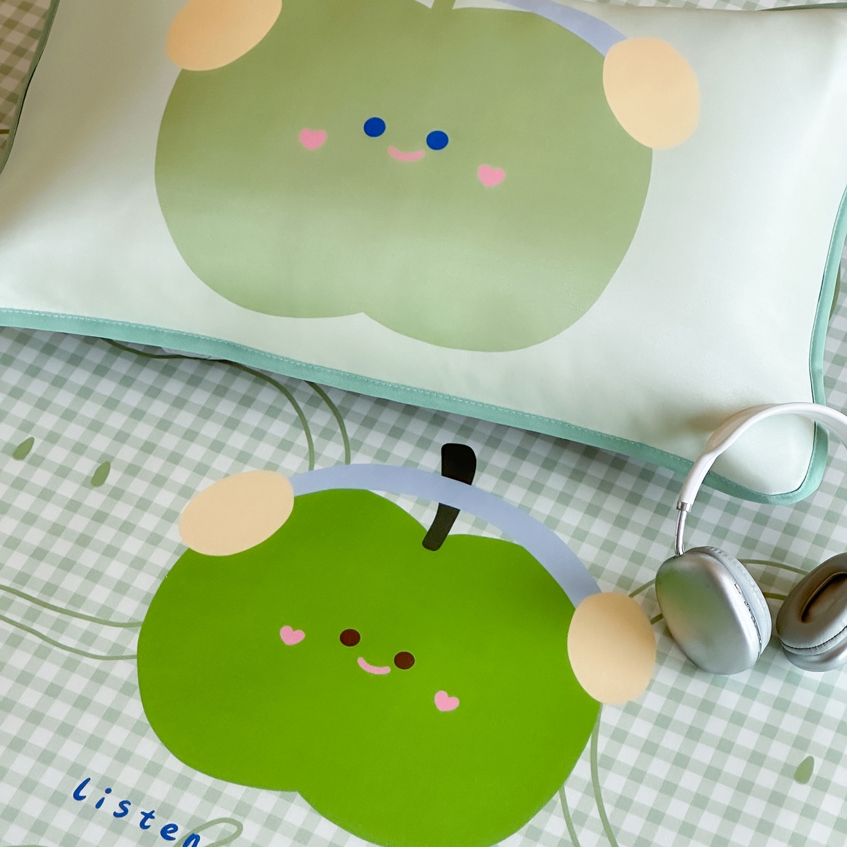 91家纺网 家纺一手货源 找家纺 桃喜 2026新款数码印花冰纤维牛奶丝凉席 绿格苹果