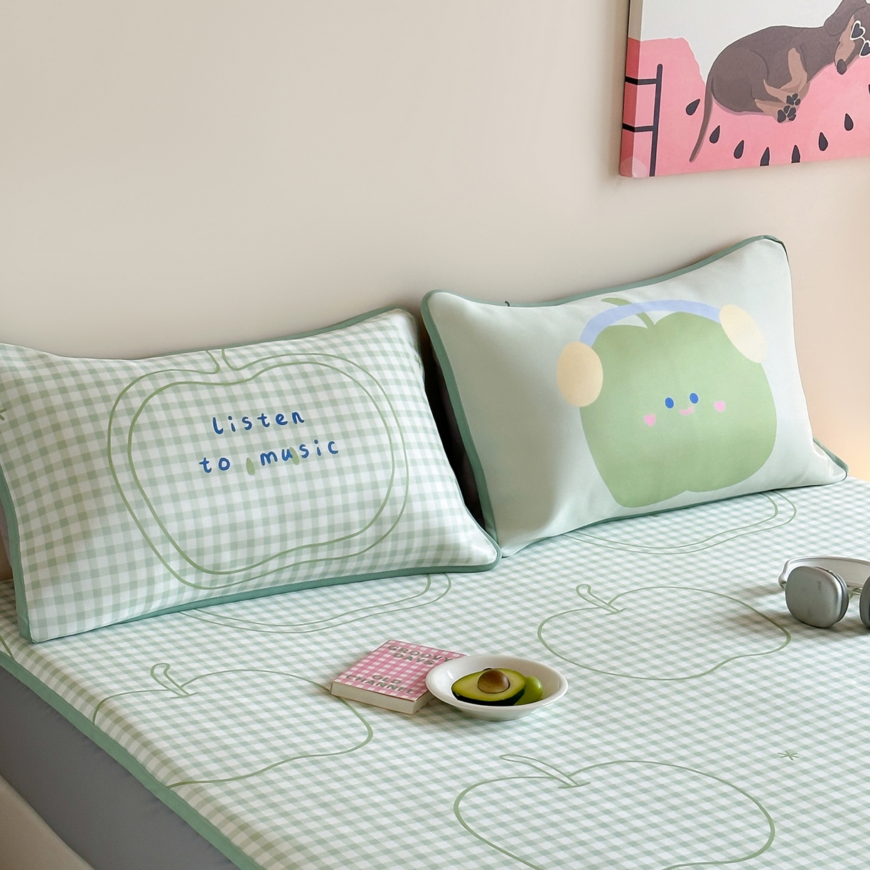 91家纺网 家纺一手货源 找家纺 桃喜 2026新款数码印花冰纤维牛奶丝凉席 绿格苹果