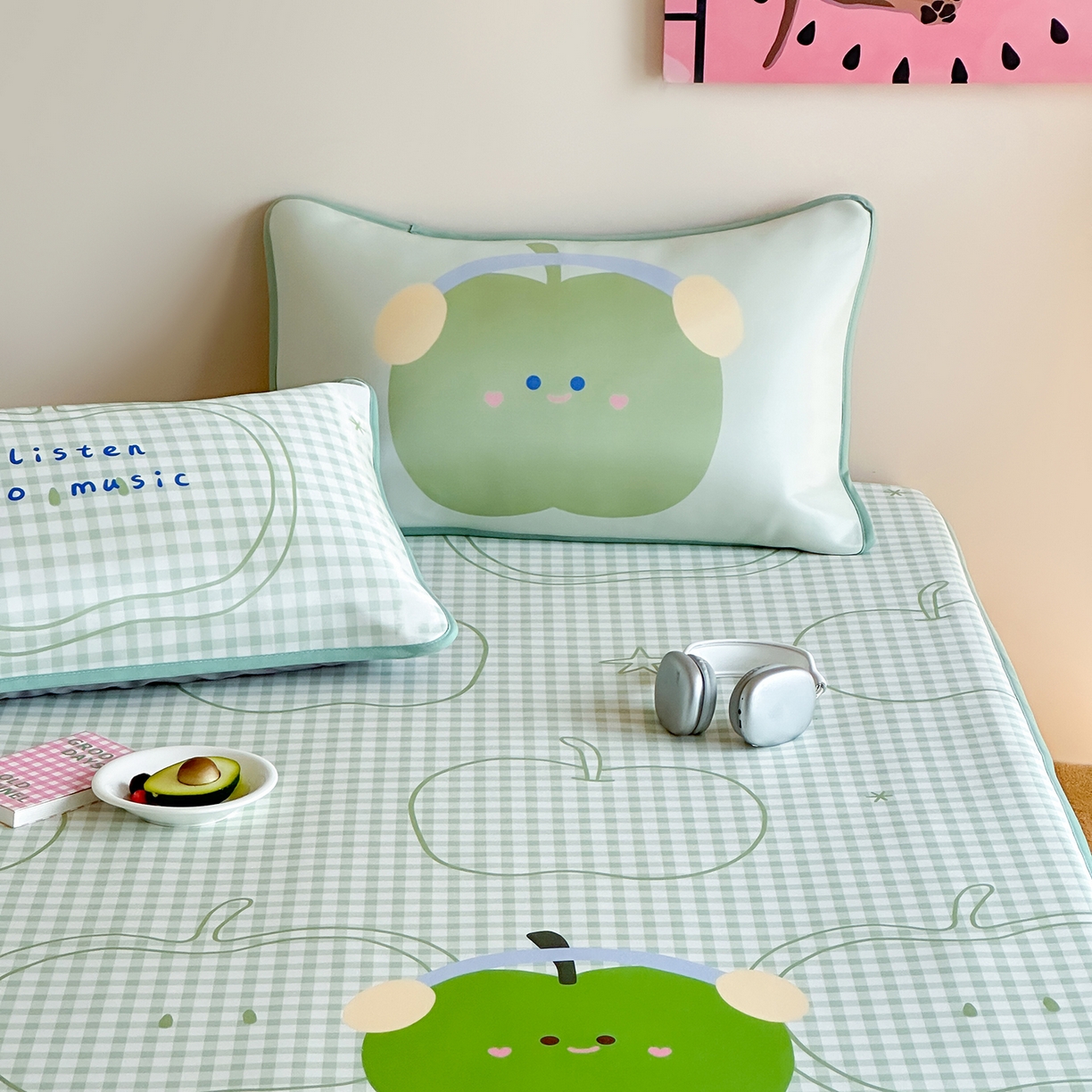 91家纺网 家纺一手货源 找家纺 桃喜 2026新款数码印花冰纤维牛奶丝凉席 绿格苹果