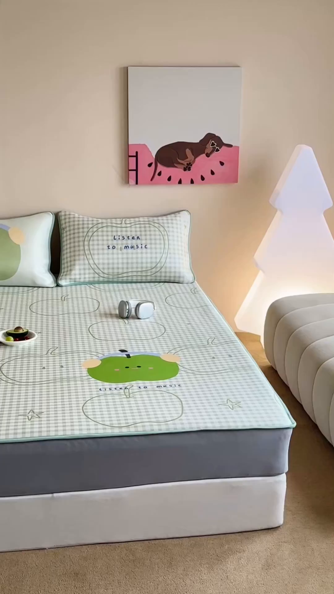 91家纺网 家纺一手货源 找家纺 桃喜 2026新款数码印花冰纤维牛奶丝凉席 绿格苹果