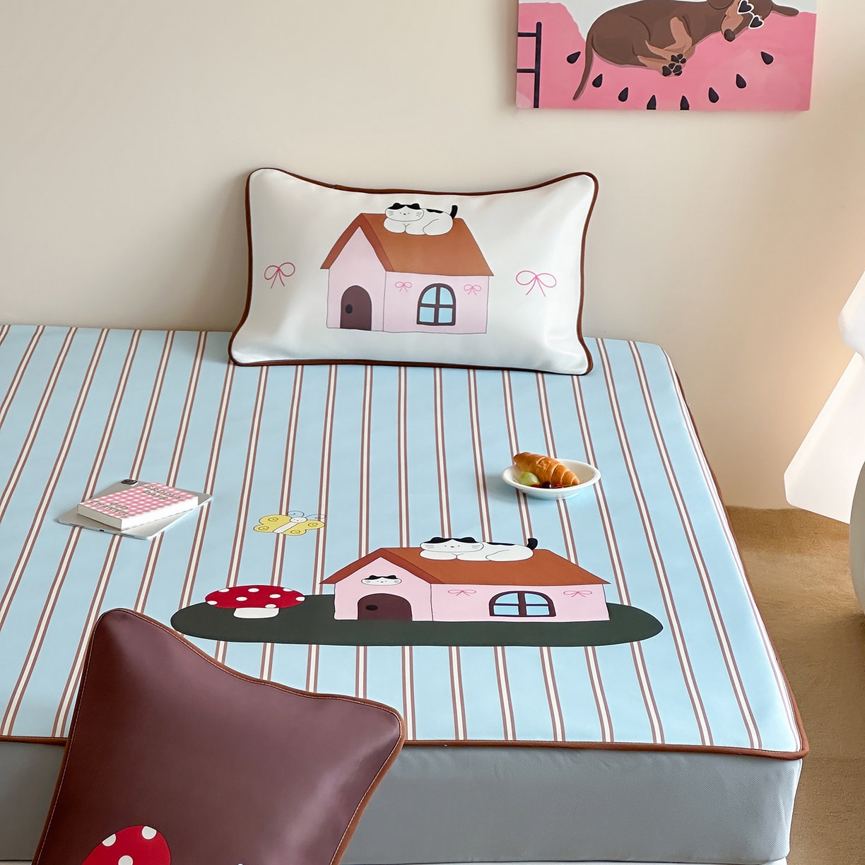 91家纺网 家纺一手货源 找家纺 桃喜 2026新款数码印花冰纤维牛奶丝凉席 猫咪蘑菇小屋