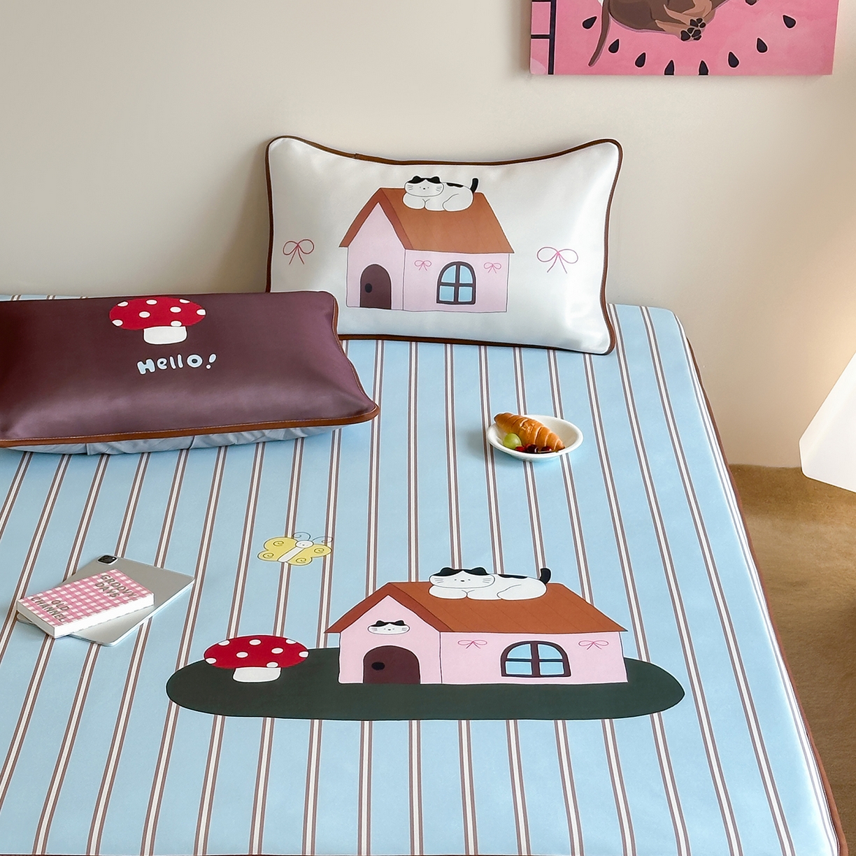 91家纺网 家纺一手货源 找家纺 桃喜 2026新款数码印花冰纤维牛奶丝凉席 猫咪蘑菇小屋