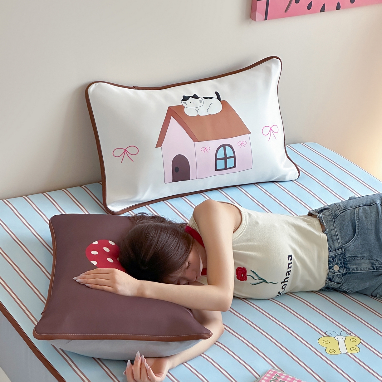 91家纺网 家纺一手货源 找家纺 桃喜 2026新款数码印花冰纤维牛奶丝凉席 猫咪蘑菇小屋