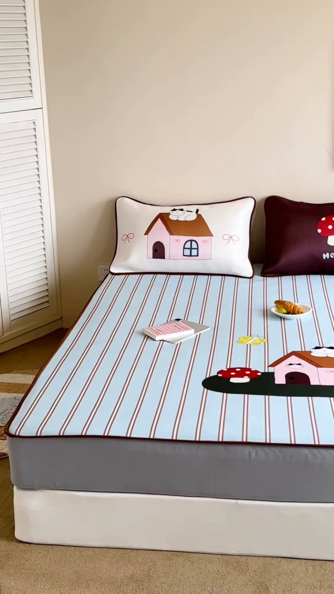 91家纺网 家纺一手货源 找家纺 桃喜 2026新款数码印花冰纤维牛奶丝凉席 猫咪蘑菇小屋