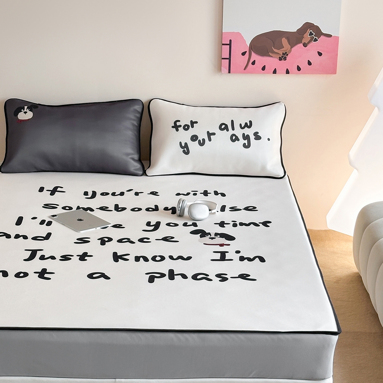 91家纺网 家纺一手货源 找家纺 桃喜 2026新款数码印花冰纤维牛奶丝凉席 美式酷黑小狗