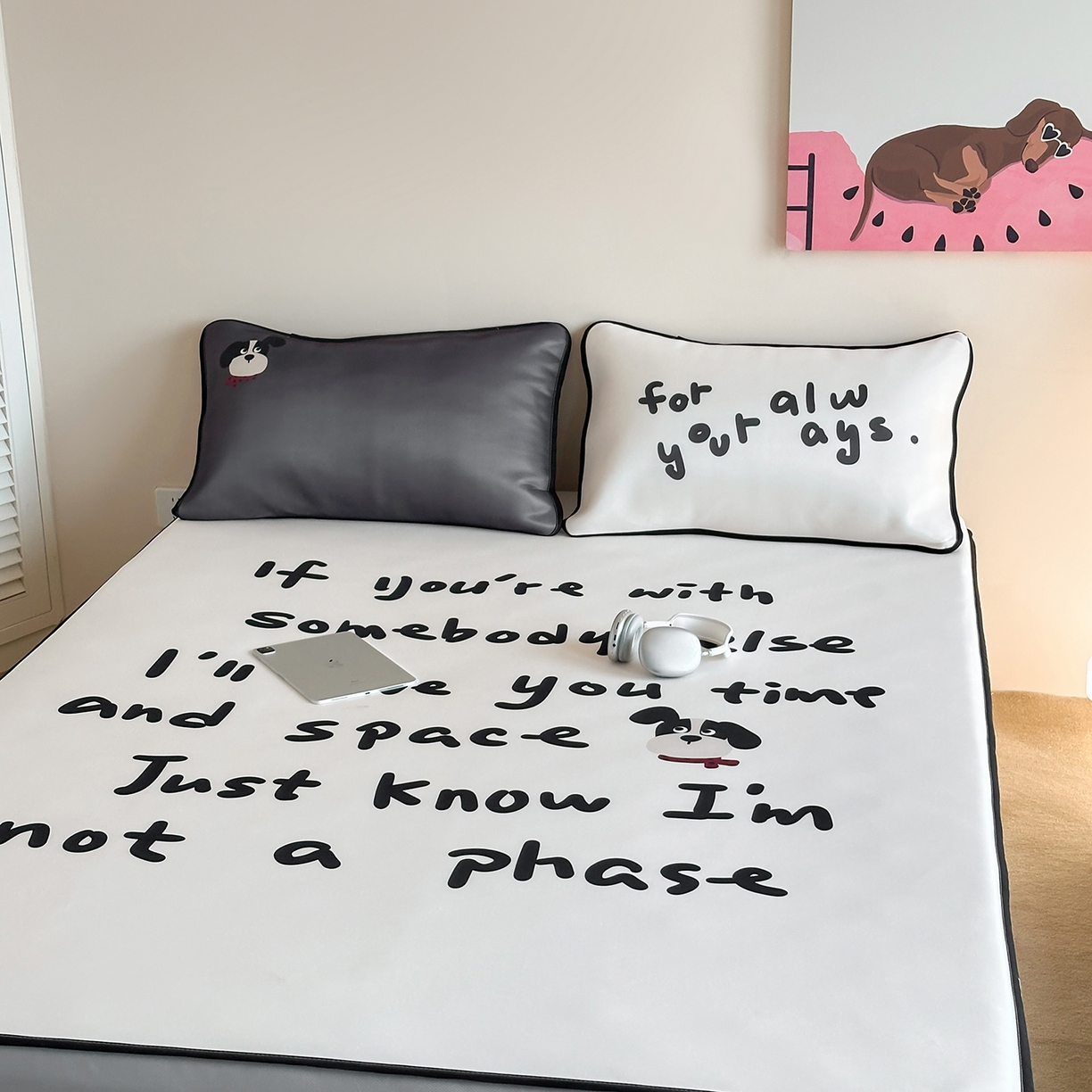 91家纺网 家纺一手货源 找家纺 桃喜 2026新款数码印花冰纤维牛奶丝凉席 美式酷黑小狗