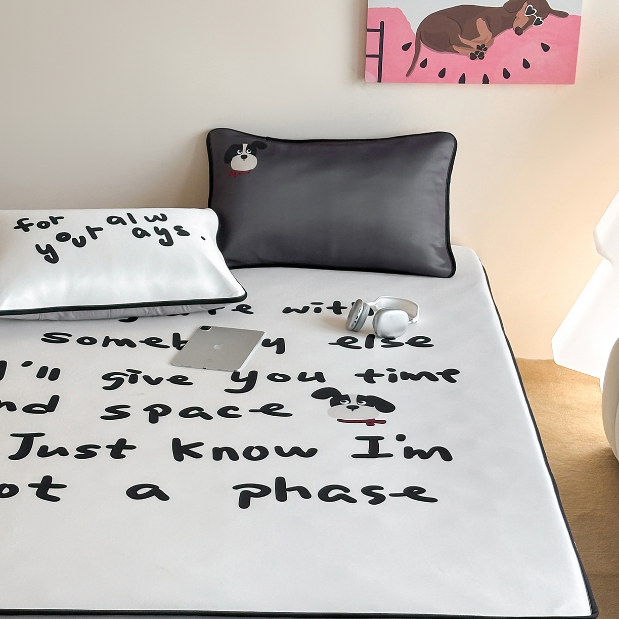 91家纺网 家纺一手货源 找家纺 桃喜 2026新款数码印花冰纤维牛奶丝凉席 美式酷黑小狗