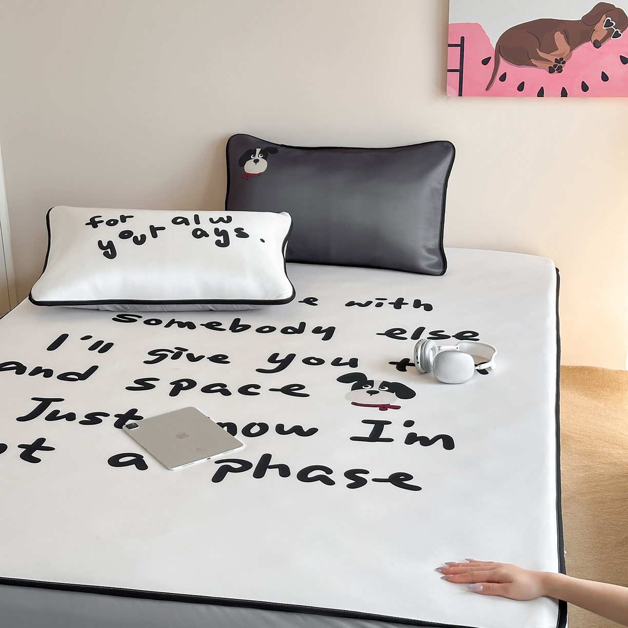 91家纺网 家纺一手货源 找家纺 桃喜 2026新款数码印花冰纤维牛奶丝凉席 美式酷黑小狗