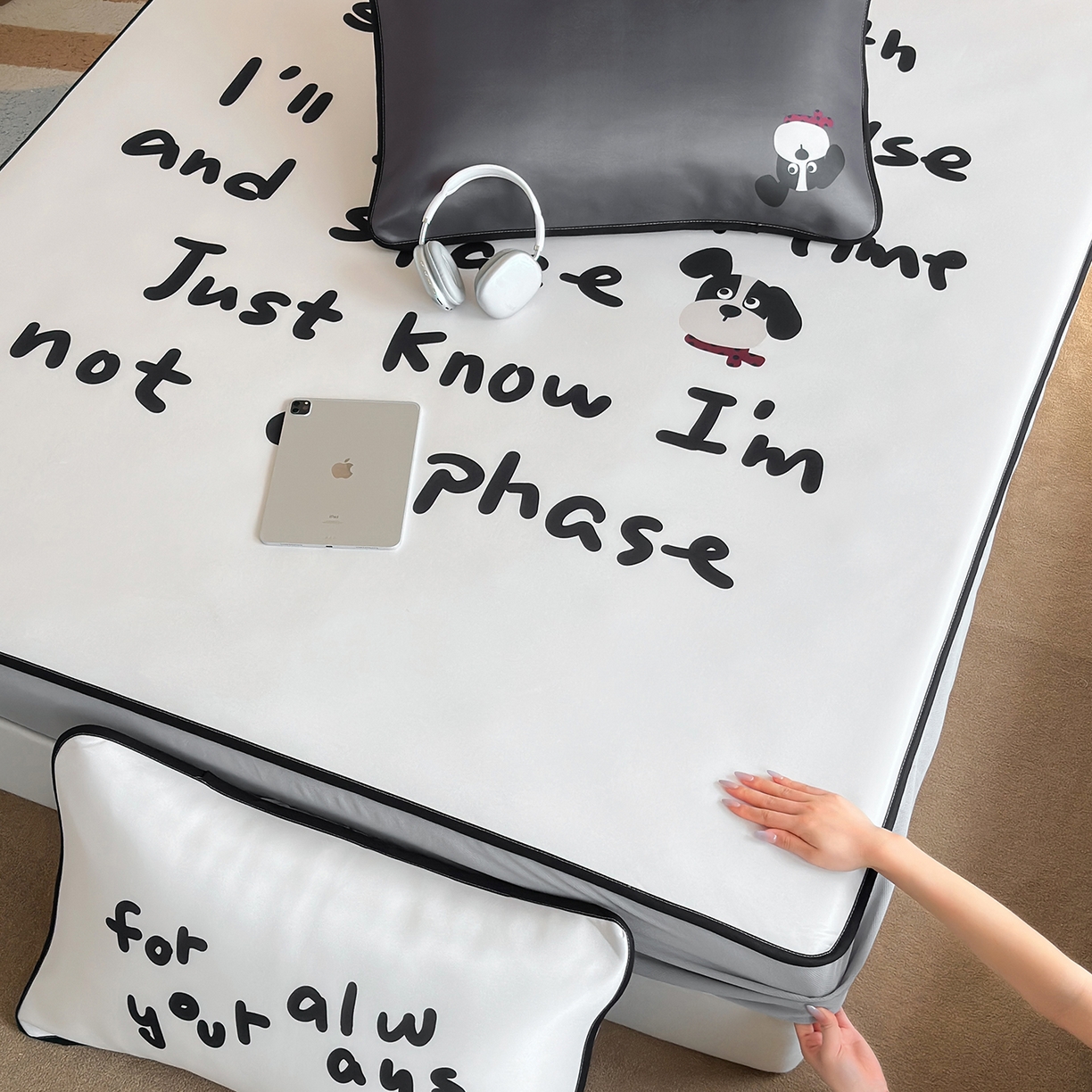 91家纺网 家纺一手货源 找家纺 桃喜 2026新款数码印花冰纤维牛奶丝凉席 美式酷黑小狗